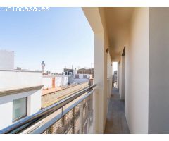 DÚPLEX DE 3 HABITACIONES CON TERRAZA DE 50 M2 A 15 METROS DE LA RAMBLA DE