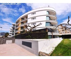 Ático en 1º línea con solárium, preciosas vistas y licencia turística.