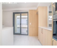 DÚPLEX DE 3 HABITACIONES CON TERRAZA DE 50 M2 A 15 METROS DE LA RAMBLA DE