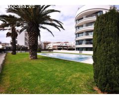 Ático en 1º línea con solárium, preciosas vistas y licencia turística.