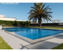 Ático en 1º línea con solárium, preciosas vistas y licencia turística.