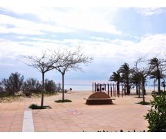Ático en 1º línea con solárium, preciosas vistas y licencia turística.