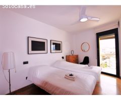 Ático en 1º línea con solárium, preciosas vistas y licencia turística.