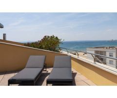 Ático en 1º línea con solárium, preciosas vistas y licencia turística.