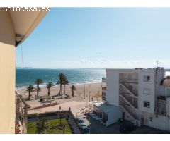 Ático en 1º línea con solárium, preciosas vistas y licencia turística.