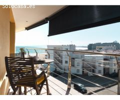 Ático en 1º línea con solárium, preciosas vistas y licencia turística.