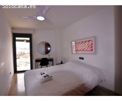 Ático en 1º línea con solárium, preciosas vistas y licencia turística.