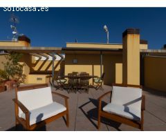Ático en 1º línea con solárium, preciosas vistas y licencia turística.