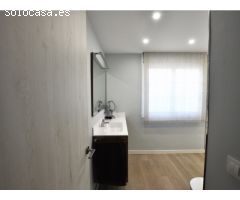 Casa grande con piscina, garaje en lote de esquina en zona tranquila