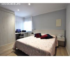Casa grande con piscina, garaje en lote de esquina en zona tranquila