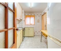 Piso de 4 habitaciones en Figueres.