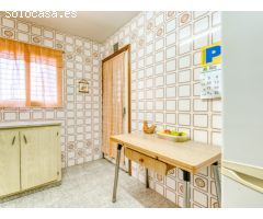 Piso de 4 habitaciones en Figueres.