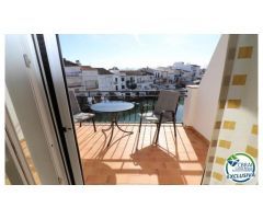 Encantador apartamento en venta en Empuriabrava con vistas al canal