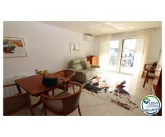Encantador apartamento en venta en Empuriabrava con vistas al canal