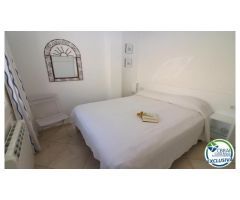 Encantador apartamento en venta en Empuriabrava con vistas al canal