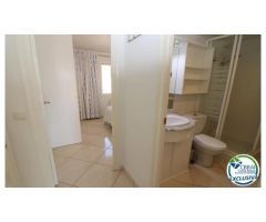Encantador apartamento en venta en Empuriabrava con vistas al canal