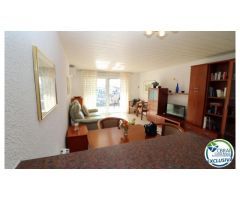 Encantador apartamento en venta en Empuriabrava con vistas al canal