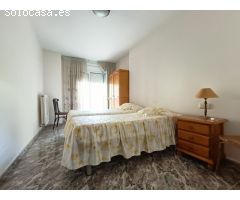 Amplio piso de 3 hab y 2 terrazas bien situado en la Villa