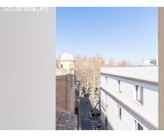 DÚPLEX DE 3 HABITACIONES CON TERRAZA DE 50 M2 A 15 METROS DE LA RAMBLA DE