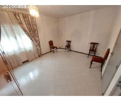 Gran casa de 5 habitaciones con patio y garaje en Torroella de Montgrí.