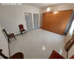 Gran casa de 5 habitaciones con patio y garaje en Torroella de Montgrí.