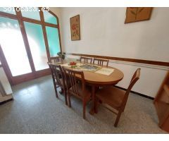 Gran casa de 5 habitaciones con patio y garaje en Torroella de Montgrí.