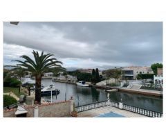 Casa de pescadores con amarre y garaje cerrado en Empuriabrava