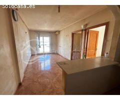 ÁTICO CON TERRAZA DESCUBIERTA, TRASTERO Y PISCINA EN TORREVIEJA