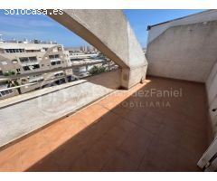 ÁTICO CON TERRAZA DESCUBIERTA, TRASTERO Y PISCINA EN TORREVIEJA