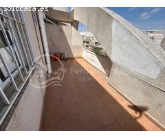 ÁTICO CON TERRAZA DESCUBIERTA, TRASTERO Y PISCINA EN TORREVIEJA