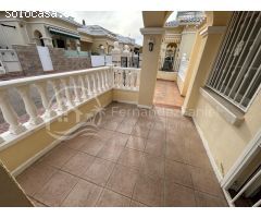 Casa adosada planta baja con solárium y aparcamiento en Torrevieja