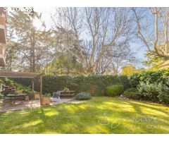 Exclusiva planta baja de 4 dormitorios con jardín privado de 150 m2 en