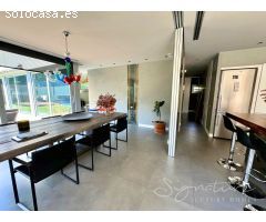 Unifamiliar de diseño con piscina en El Golf-Can Trabal (Sant Cugat)