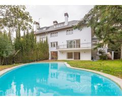 Lujosa villa a estrenar con piscina y jardín privado en Golf-Can Trabal (Sant