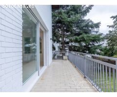 Lujosa villa a estrenar con piscina y jardín privado en Golf-Can Trabal (Sant