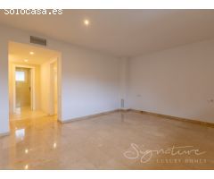 Lujosa villa a estrenar con piscina y jardín privado en Golf-Can Trabal (Sant