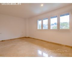 Lujosa villa a estrenar con piscina y jardín privado en Golf-Can Trabal (Sant