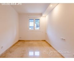 Lujosa villa a estrenar con piscina y jardín privado en Golf-Can Trabal (Sant
