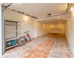 Lujosa villa a estrenar con piscina y jardín privado en Golf-Can Trabal (Sant
