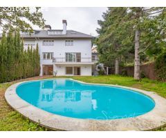 Lujosa villa a estrenar con piscina y jardín privado en Golf-Can Trabal (Sant