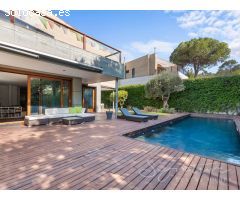 Lujosa unifamiliar con piscina y jardín privado en El Golf - Can Trabal (Sant