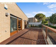 Lujosa unifamiliar con piscina y jardín privado en El Golf - Can Trabal (Sant