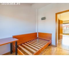 Adosada de grandes dimensiones y en perfecto estado de conservación en Mirasol