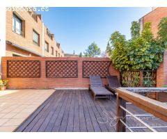Adosada de grandes dimensiones y en perfecto estado de conservación en Mirasol