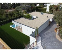 Unifamiliar a estrenar de obra nueva a estrenar con piscina y vistas de ensueño