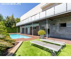 Lujosa unifamiliar a cuatro vientos con piscina y vistas de película en Can
