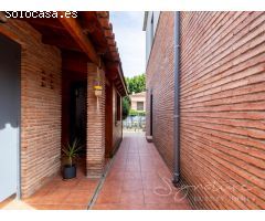 Fantástica unifamiliar a cuatro vientos con piscina y jardín privado a un paso