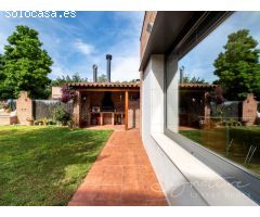 Fantástica unifamiliar a cuatro vientos con piscina y jardín privado a un paso