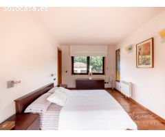 Fantástica unifamiliar a cuatro vientos con piscina y jardín privado a un paso