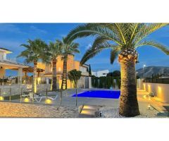 IMPRESIONANTE VILLA